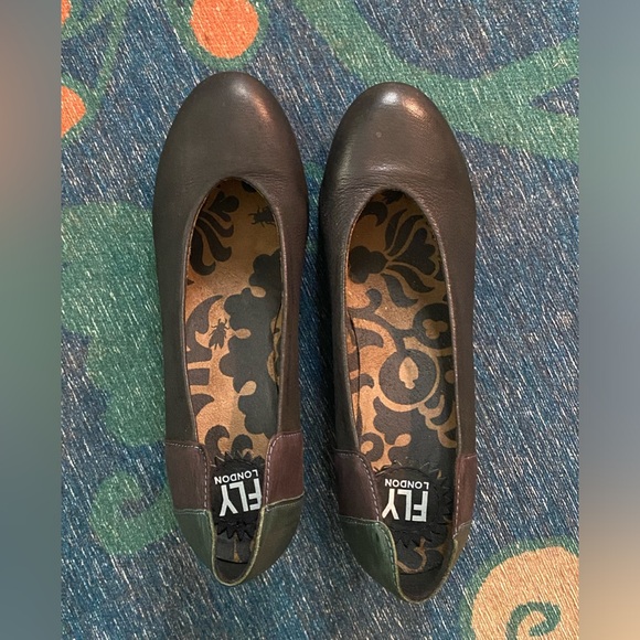 Fly London Low Wedge Pumps - Picture 3 of 9